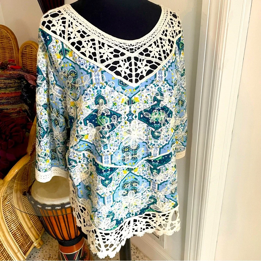 Solitaire Embroidered Bohemian Tunic! 3/4 Sleeve! Lace trim! Like new! Medium - Picture 1 of 13